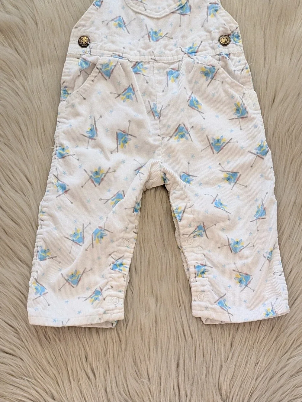 Vintage Oshkosh B'gash white corduroys oberhalls with skiing mouse print 24M